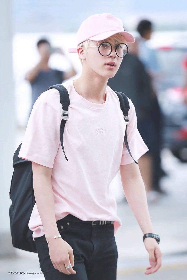 A thread of Jin being pretty in pink  because it’s needed.  #방탄진  #방탄소년단진  #JIN  #석진  #BTS  