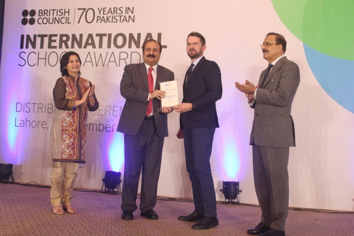 nishatriaz's tweet photo. It's social distancing
It's not lock down of good things
Great meeting schools aspiring to win #InternationalSchoolAward this year in 🇵🇰- 1st digital orientation
Teachers, #students, #schools are excited to design wining projects with @pkBritish
This one to their ambition👌 💫 https://t.co/G1XYrlxjZb