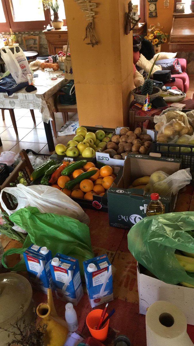 laxarxa_altemp's tweet photo. 👏🏻👏🏻 La primera recollida d’aliments que es destinaran a famílies de la comarca que no tenen garantides les necessitats bàsiques.
👥 Gràcies a la gent de Maçanet per fer-ho possible. Teixim xarxes de suport mutu arreu! #LaXarxa https://t.co/aV5AvFCZ86