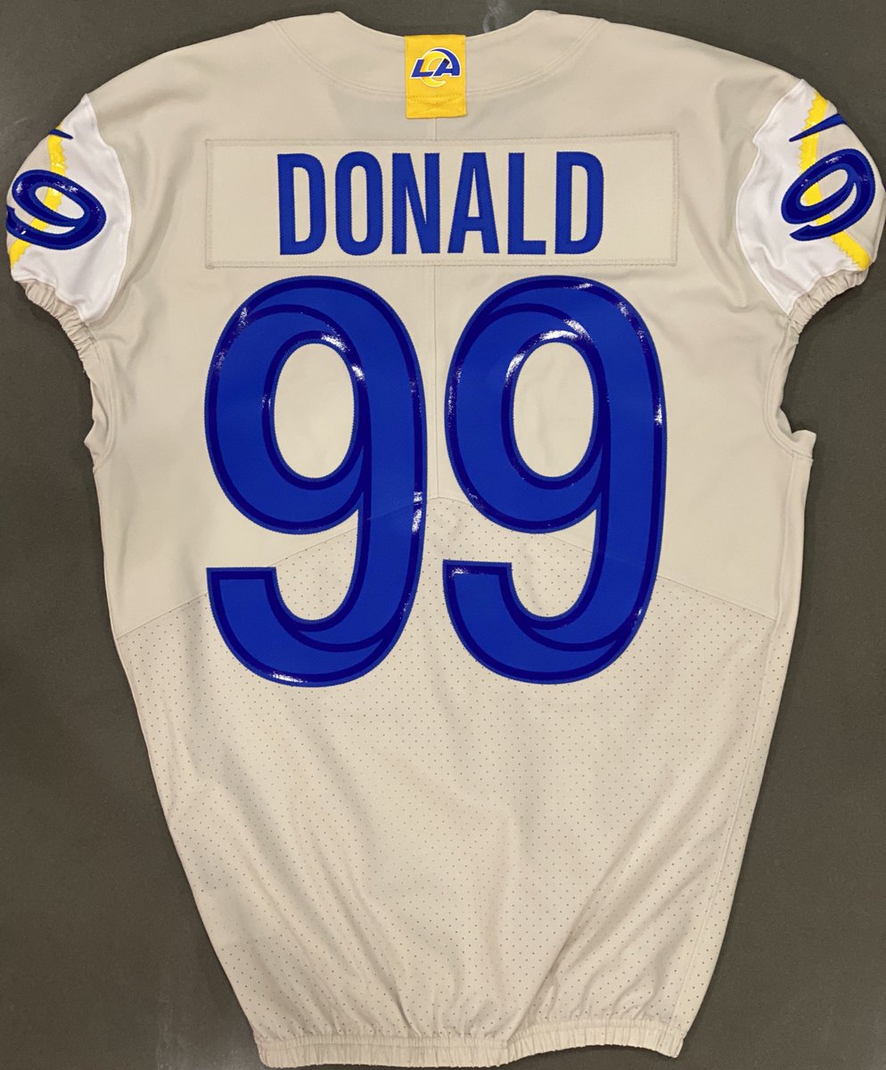 Closer look at the  @RamsNFL new uniforms. 