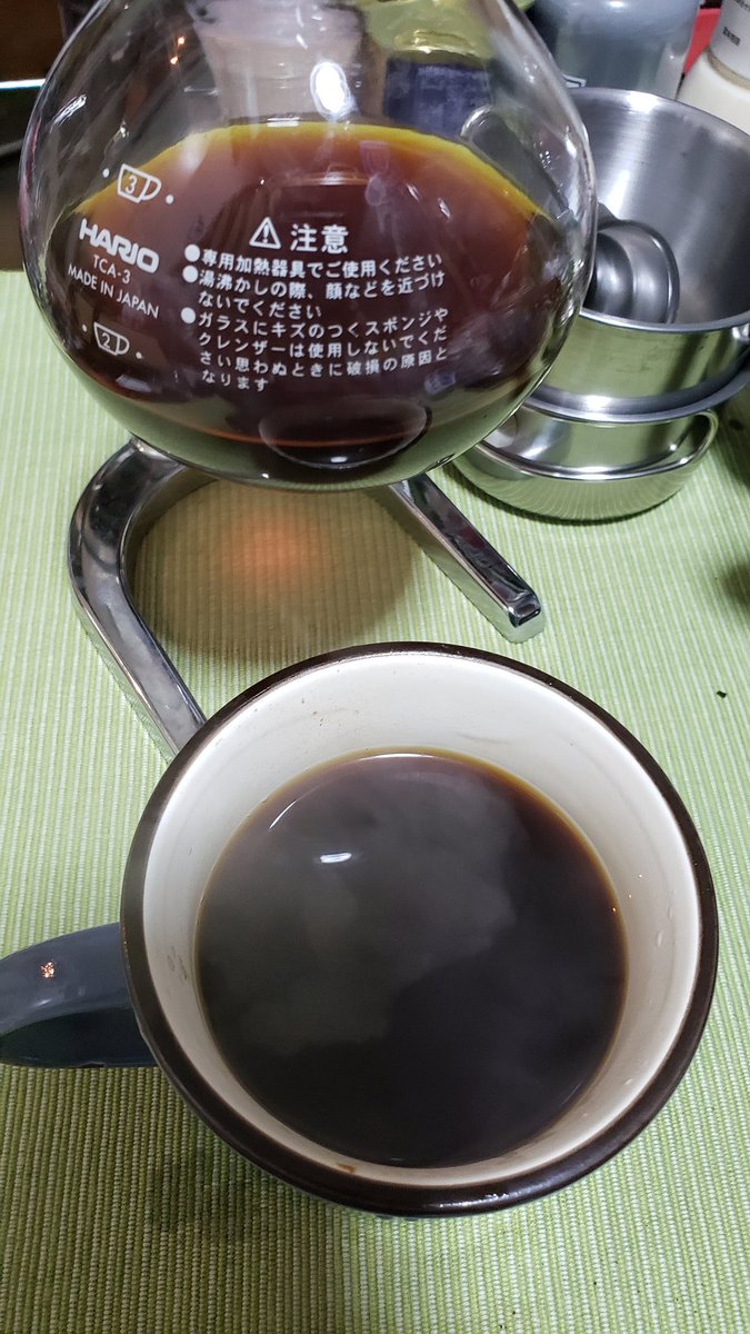 sora20180's tweet photo. 夜のコーヒー☕
#bubudecoffee×#baskingcoffee
さんの
#BirdFlower
本日はサイフォンで淹れてみた
ドリップで淹れた時と味が違う

浸透時間３８秒が長いのかな？
それとも温度?🤔

カップも違うしなー
やっぱりコーヒーは面白い

#コーヒー好きな人と繋がりたい https://t.co/TSfFR76WKQ