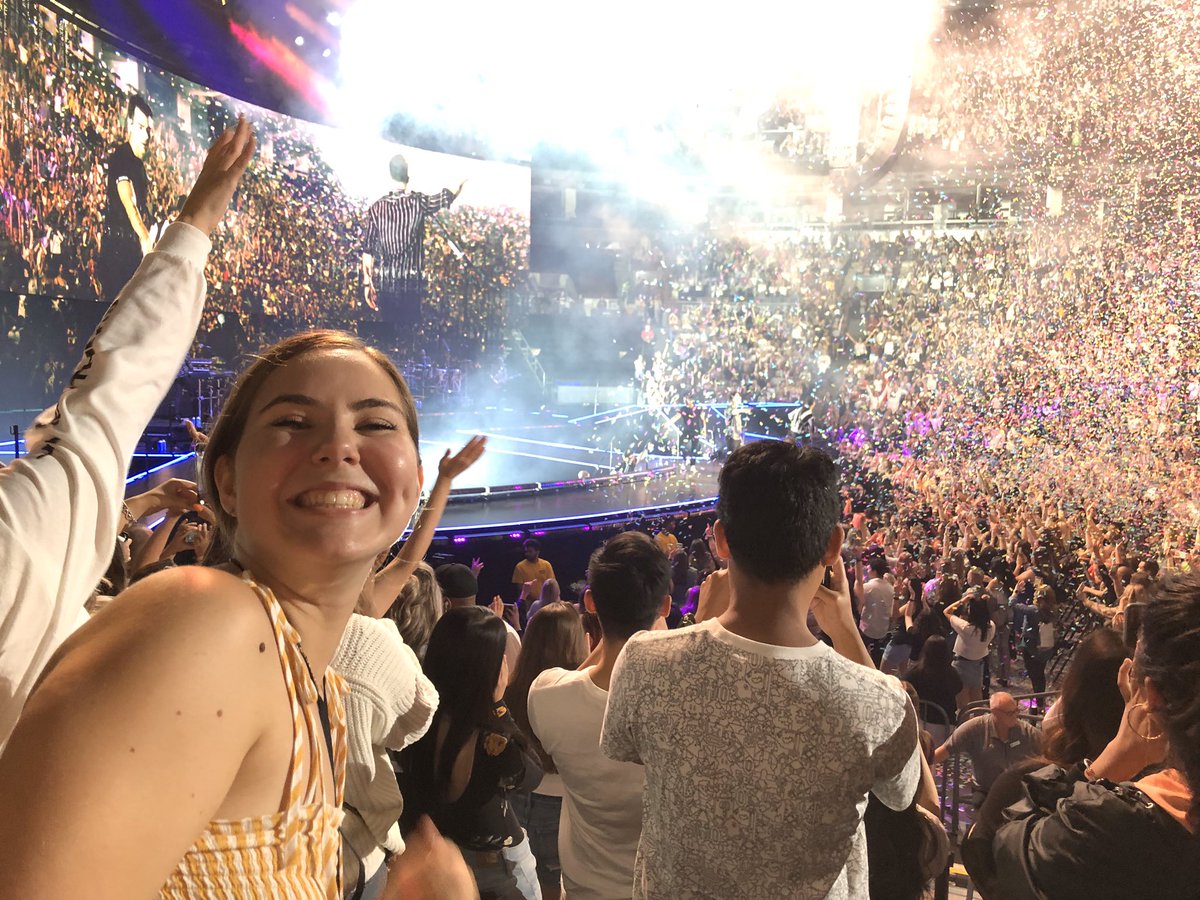 Julia tweet media