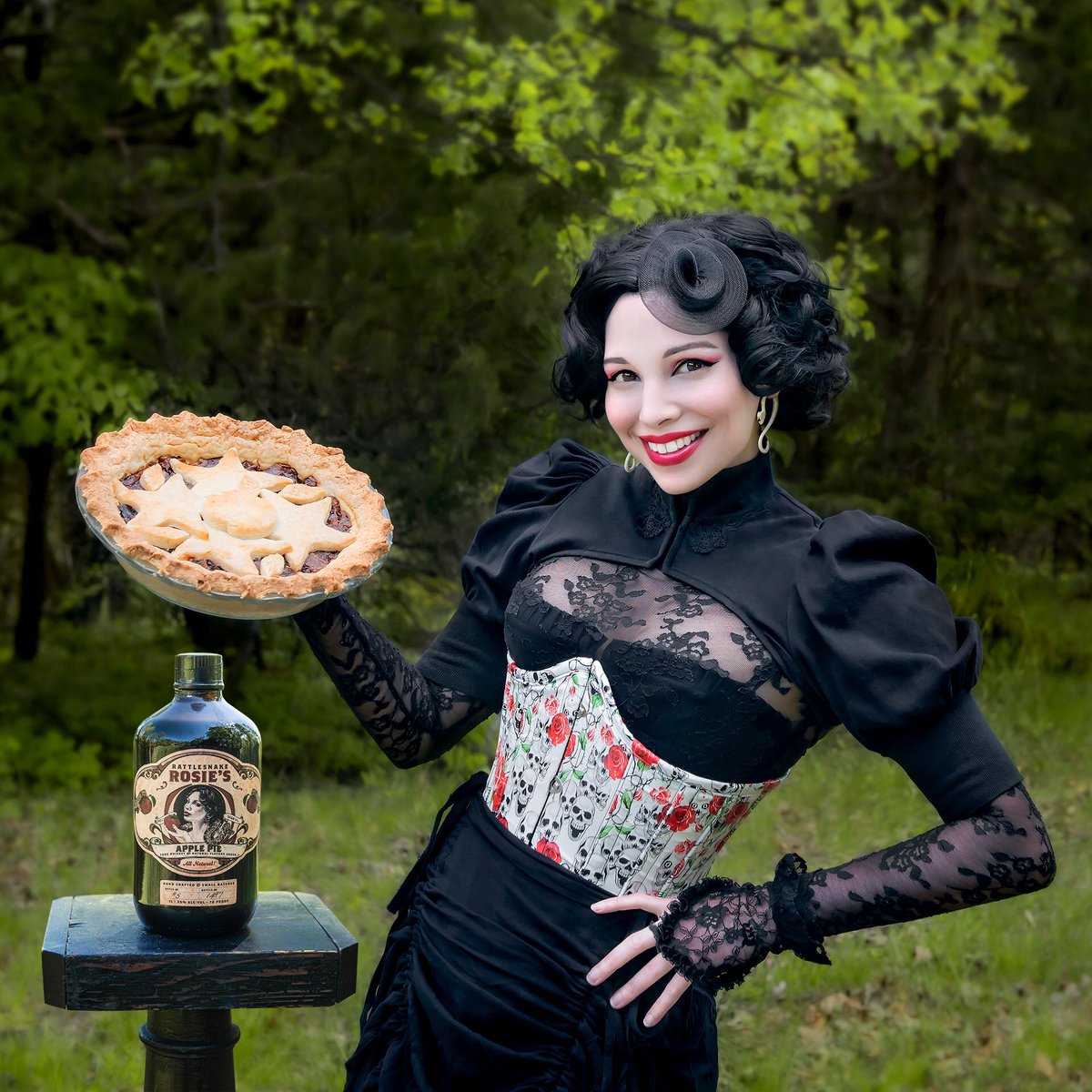 IronSmoke's tweet photo. Happy #NationalApplePieDay everybody! Apple up... way up! https://t.co/fgpUekSZuB