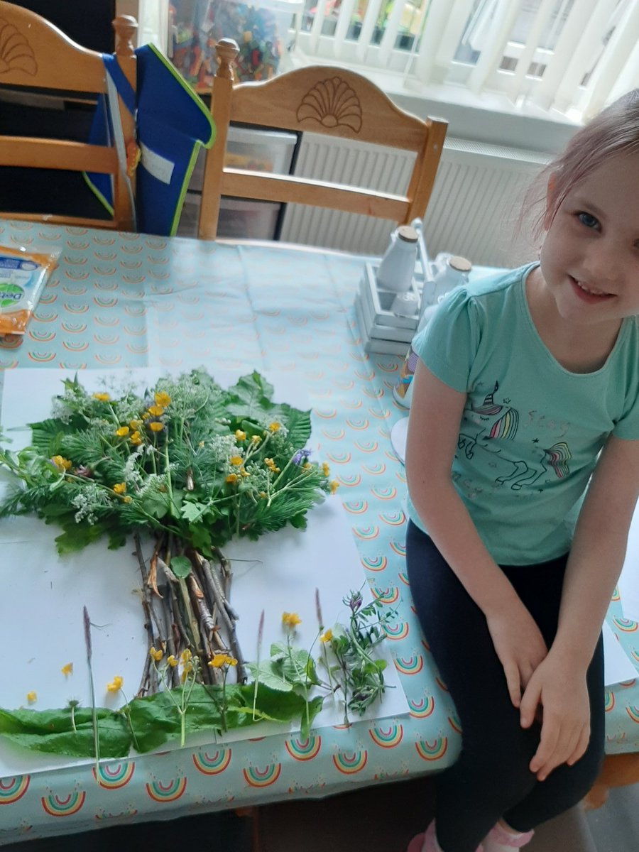 joanneaj39's tweet photo. @Class1C_ws cleos leaf experiment  and her 2 beautiful trees. She definitely has a flair for art this one 💜💙💚💛🧡❤ https://t.co/J4WrMFh7KE