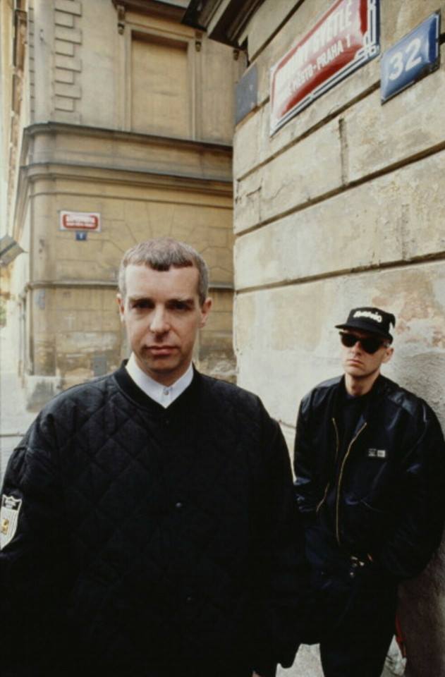 Lowetennant's tweet photo. #petshopboys #80s #Performancetour @petshopboys their photo session with Kevin Cummins on the corner
Karoliny Světlé 276/32, Staré Město/Betlémská 4, Staré Město in #Prague, #CzechRepublic May 1991 Photos by Kevin Cummins https://t.co/c2tHYZYZWU