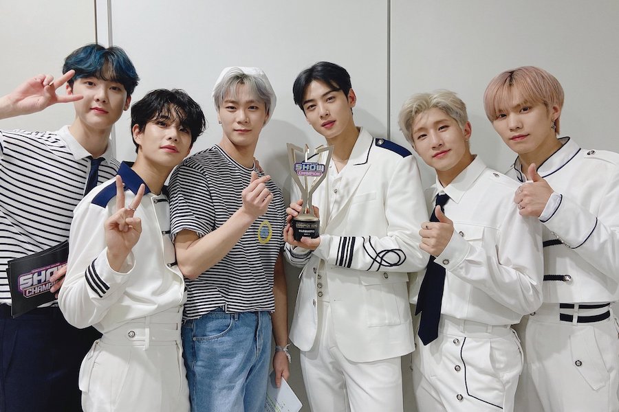 soompi's tweet photo. WATCH: #ASTRO Takes #Knock1stWin On “Show Champion”; Performances By #CRAVITY, #GWSN, And More https://t.co/OzljpUz3Hi https://t.co/wXftQoNXtv