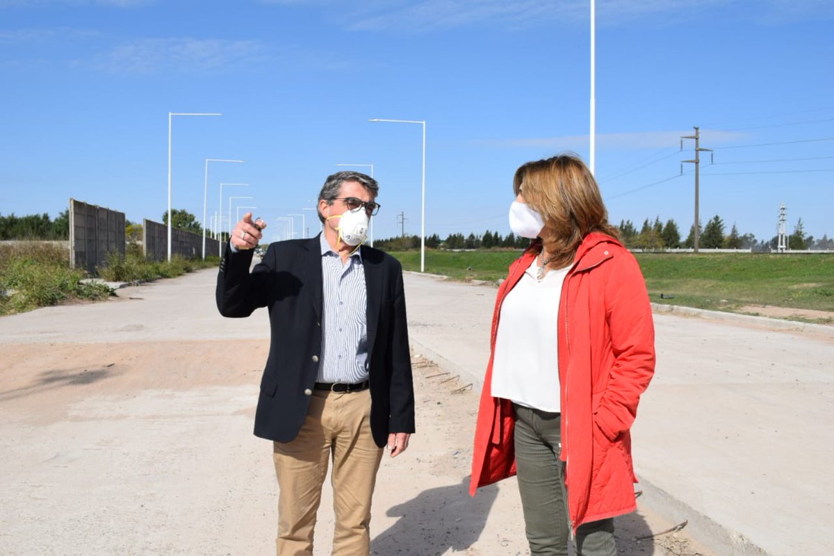 obras_desantafe's tweet photo. “Hay un conjunto de obras que requieren los municipios y comunas y que de ninguna manera pueden dejar de estar en la agenda que tenemos en el @GobSantaFe” @silvinafrana https://t.co/CJPIgkfIIc