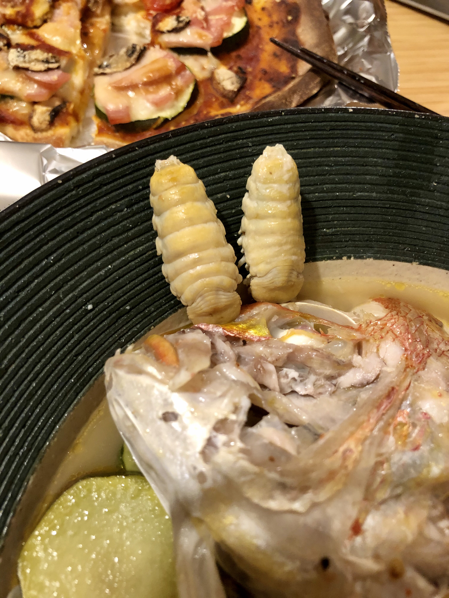 タガネ アクアパッツァにした黄鯛からタイノエ出て来た ので素揚げにして食べてみたら ほんのりホタルイカみたいな風味のするエビって感じの味だった タガネ アクアパッツァにした黄鯛からタイノエ出て来た ので素揚げにして食べてみたら ほんのりホタルイカみたいな風味のするエビって感じの味だった