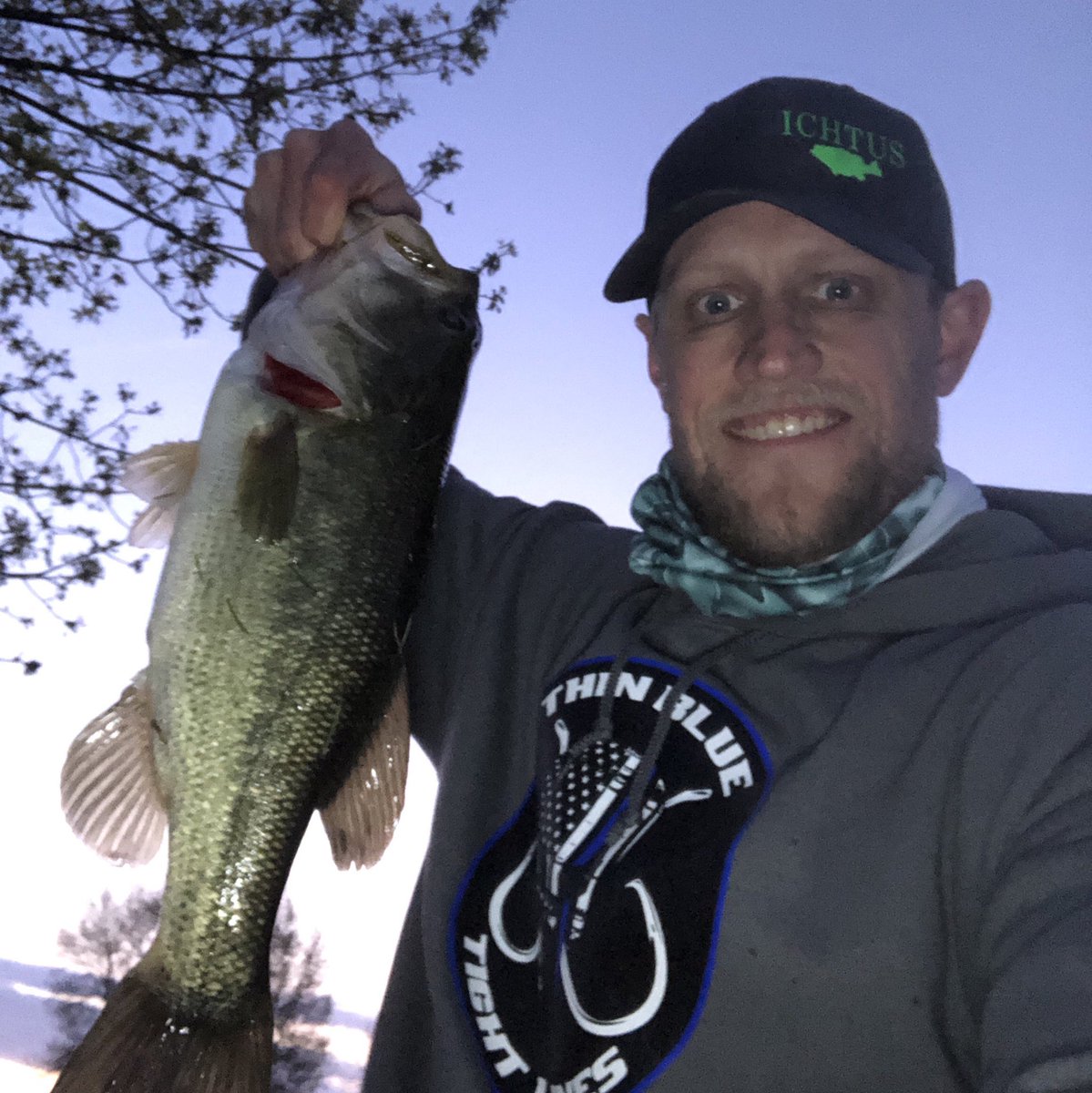 DanMulder3's tweet photo. Swim jig action! #ichtusgear #ichtusfishing #teamtide #riptidekayaks #wefishwicked #wickedweights #americantackleprostaff #visciousfishing #getviscious #BankRobberzFishing #TeamBankRobberz #kudafishing #thinbluetightlines #sheepdogfn #kfmv #bassfishing #kayakfishing #bass https://t.co/3N8BWeLknc