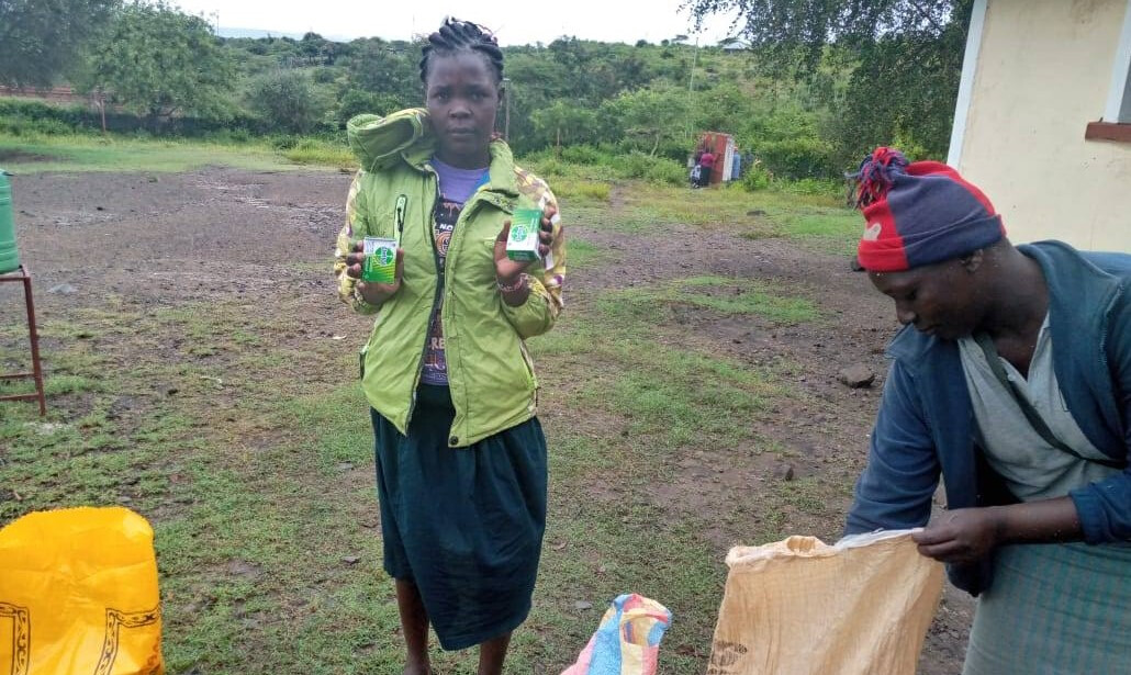 japan's tweet photo. #MeetTheChangemakers: MONDA Ruiko--co-founder of the 1st NGO in Japan for #AIDSOrphans in Africa--and her team, are working to protect the most vulnerable against #COVID19, including food &amp; soap delivery &amp; hygiene education w/ #crowdfunding: https://t.co/adKTebS5w9 #GlobalGoals https://t.co/EVvpiSzV9u