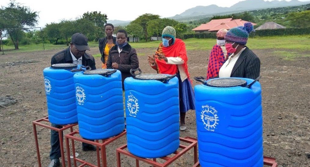 japan's tweet photo. #MeetTheChangemakers: MONDA Ruiko--co-founder of the 1st NGO in Japan for #AIDSOrphans in Africa--and her team, are working to protect the most vulnerable against #COVID19, including food &amp; soap delivery &amp; hygiene education w/ #crowdfunding: https://t.co/adKTebS5w9 #GlobalGoals https://t.co/EVvpiSzV9u