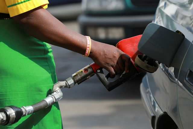 DeveshTiwariINC's tweet photo. Delhi government increases VAT on #petrol from 27% to 30% and on #diesel from 16.75 % to 30% 

Price increased by: 
Petrol: Rs 1.67 
Diesel: Rs 7.10
#इस्तीफा_दो_केजरीवाल https://t.co/njhC8hLMPo