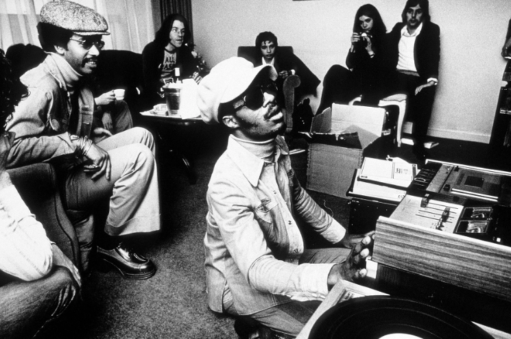 RollingStone's tweet photo. Happy birthday, Stevie Wonder! Revisit our 1975 cover story on the complex life of the musical genius https://t.co/6d8XoIpmVk https://t.co/MEWnjSDMc5