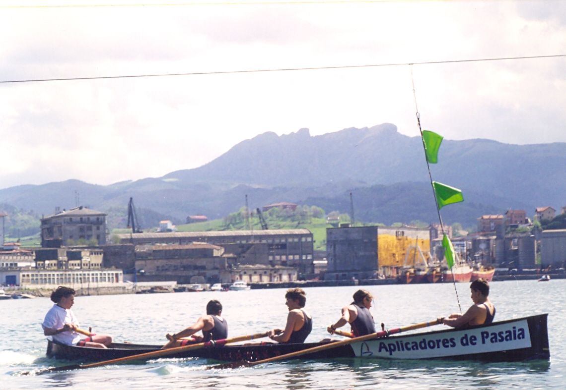 Hibaika's tweet photo. 1998 Mutilak berriz bueltan, neskak batel blokea sendotzen, afizioa eta teknikoak beti lurrean adi, ...
Aupa Hibaika ! Aupa Orereta !
@HerriBizia #jamonesancin #papresa #innovahotel #gurebusa #emkt @XGastroteka #arkaitzataberna #cynereyna #gailur
@errenteriahitza @estropadak https://t.co/D7FQt7QcT6