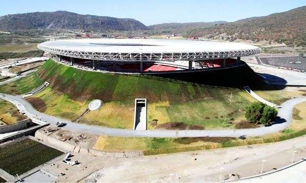 In honour of the impending return of the German Bundesliga, here are a few football grounds with some lovely surrounding rocks and geology. Because why not? [thread]