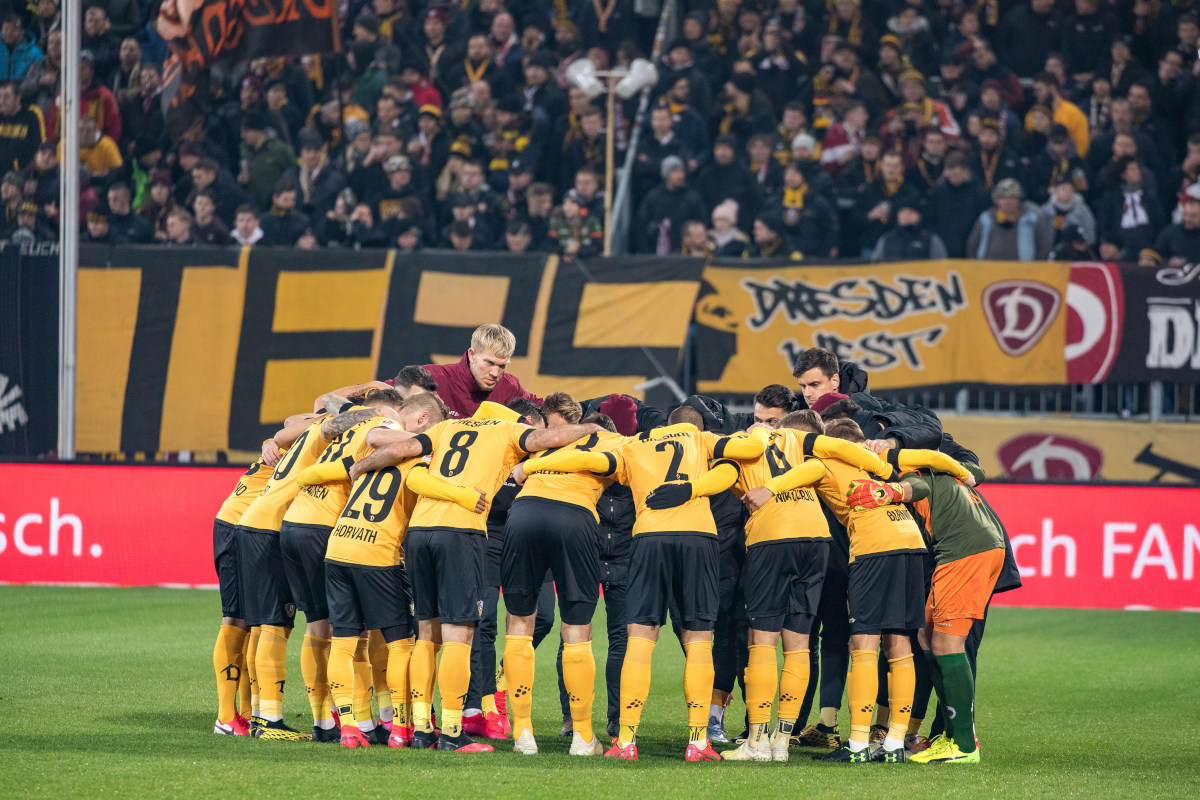 DynamoDresden's tweet photo. „Fakt ist: Ein Streik stand niemals zur Diskussion.“

Die SGD-Profis nehmen Stellung zur aktuellen Berichterstattung der "Sport Bild", die in ihrer am Mittwoch, dem 13.05., erschienenen Ausgabe „Dynamo-Stars drohten mit Streik“ titelt. 👉 https://t.co/XEpKJnOYIj #sgd1953 https://t.co/hF2Gwmk4xT