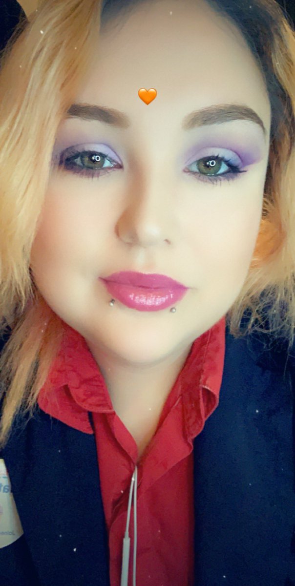 PinkyRadke's tweet photo. Feeling #JeffreeStarApproved with my blood lust and THE GLOSS look for work today 🥰 https://t.co/xTglCy6zpd