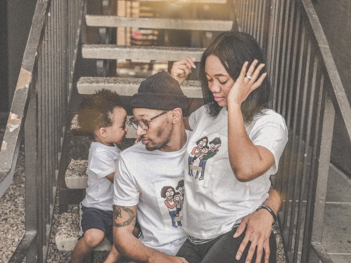 SatelliteKiid's tweet photo. Would you rock the family merch?
π₯ = nah
πΊ = indeed
Shirt by: @emayus
Design by: @leviparkermusic
πΈ: @cross_real_walk
Edits by myself π°
.
.
.
.
#BetterThanRoses #FamilyMerch #Threads #ArizonaResident #TexasMade #HipHopAttire #ModernWear #ForEverybody #QuarantineRelease https://t.co/2YdSJrD13k