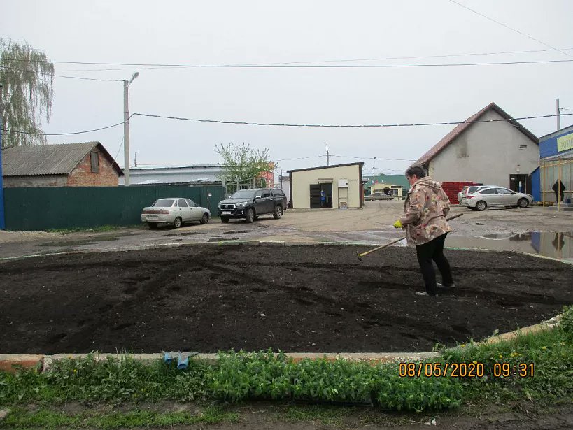 <a href="/Tularegion71/">Правительство ТО</a> Благоустройство: посадка цветов на клумбах и окос травы в  р.п. Теплое teploe.tularegion.ru/press_center/n…
