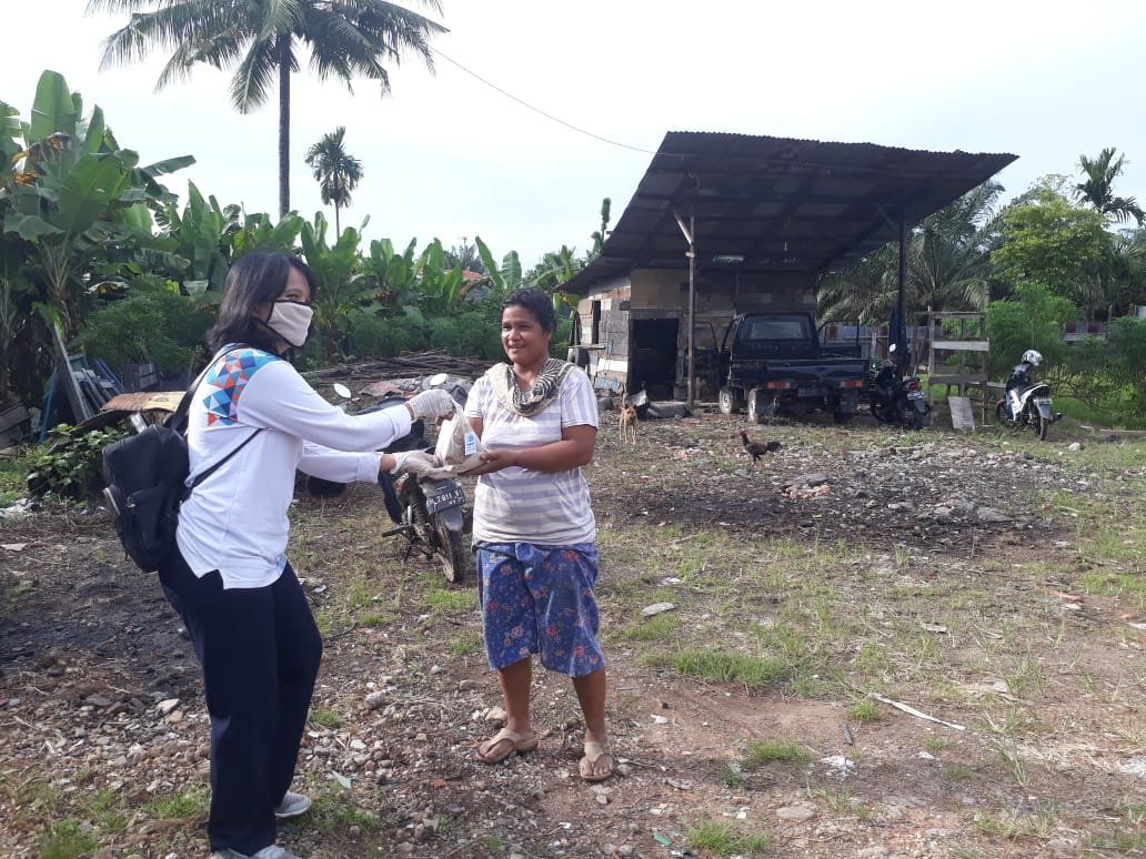 BPPMHKPJambi's tweet photo. Rabu 13/5/2020 Hari ke-14 penyaluran bantuan #nasiikan kepada masyarakat yg terdampak pandemi covid 19 sore ini disalurkan kepada warga sekitar selincah kota jambi
@desam1987 @Edhy_Prabowo @rinajanwar2201
@HumasBKIPM https://t.co/TgnnGWXVXX