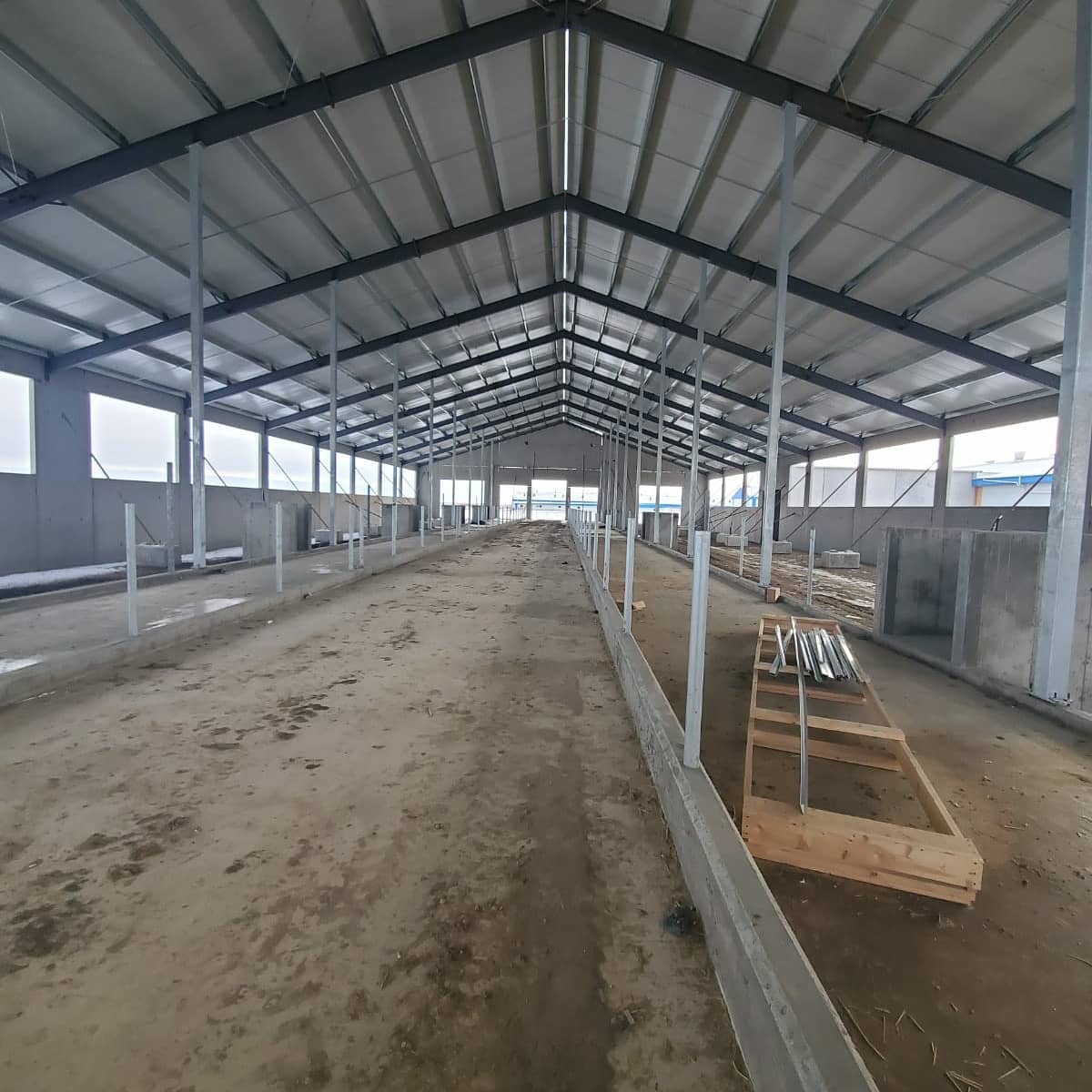WestcoLtd's tweet photo. The Interior differences after 6 months, looks a lot better with all the gates and fans in place! #construction #designbuildbetter #ibuildalberta #sharp #agriculture https://t.co/Pf6hUCgddh