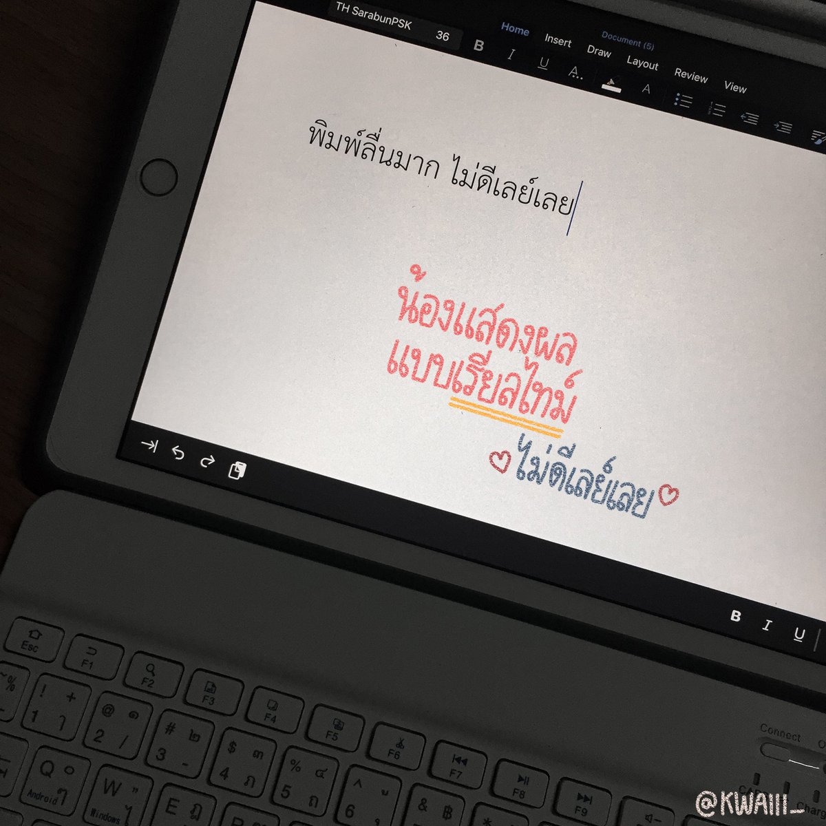Kwaiii_'s tweet photo. กดซื้อแบบไม่ได้คาดหวังอะไรแต่ลองใช้แล้วประทับใจจนต้องรีวิวอะ ใครมีไอแพดละอยากได้คีย์บอร์ดสักอัน แนะนำอันนี้เลย น้องดูดีมาก ทับใจ🥺💖 https://t.co/AMk8dITY2O