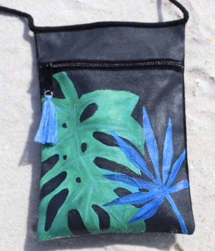 SierraRSons's tweet photo. I only have 3 Canvas Purses left! I’d love to sell out before my next update(it’s huge), RT for support 💙🤙🏼
https://t.co/OOAMaPKLGu https://t.co/KDd6COSiMm