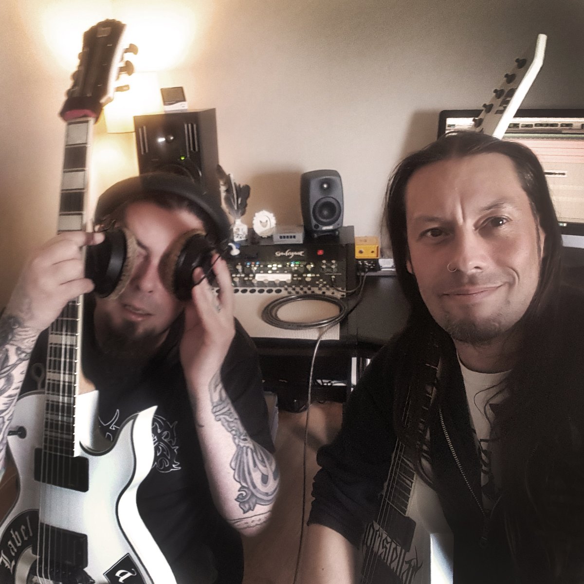 Today was guitar recordings with my bro Alexandre Lenormand (ex- @loudblastofficial) at Slab Sound Studio for an upcoming stuff of his awesome band @locistellar (and I'll mix it). Mandatory post-lockdown shitty faces!
.
.
.
#slabsoundstudio #locistellar #guitarrecording