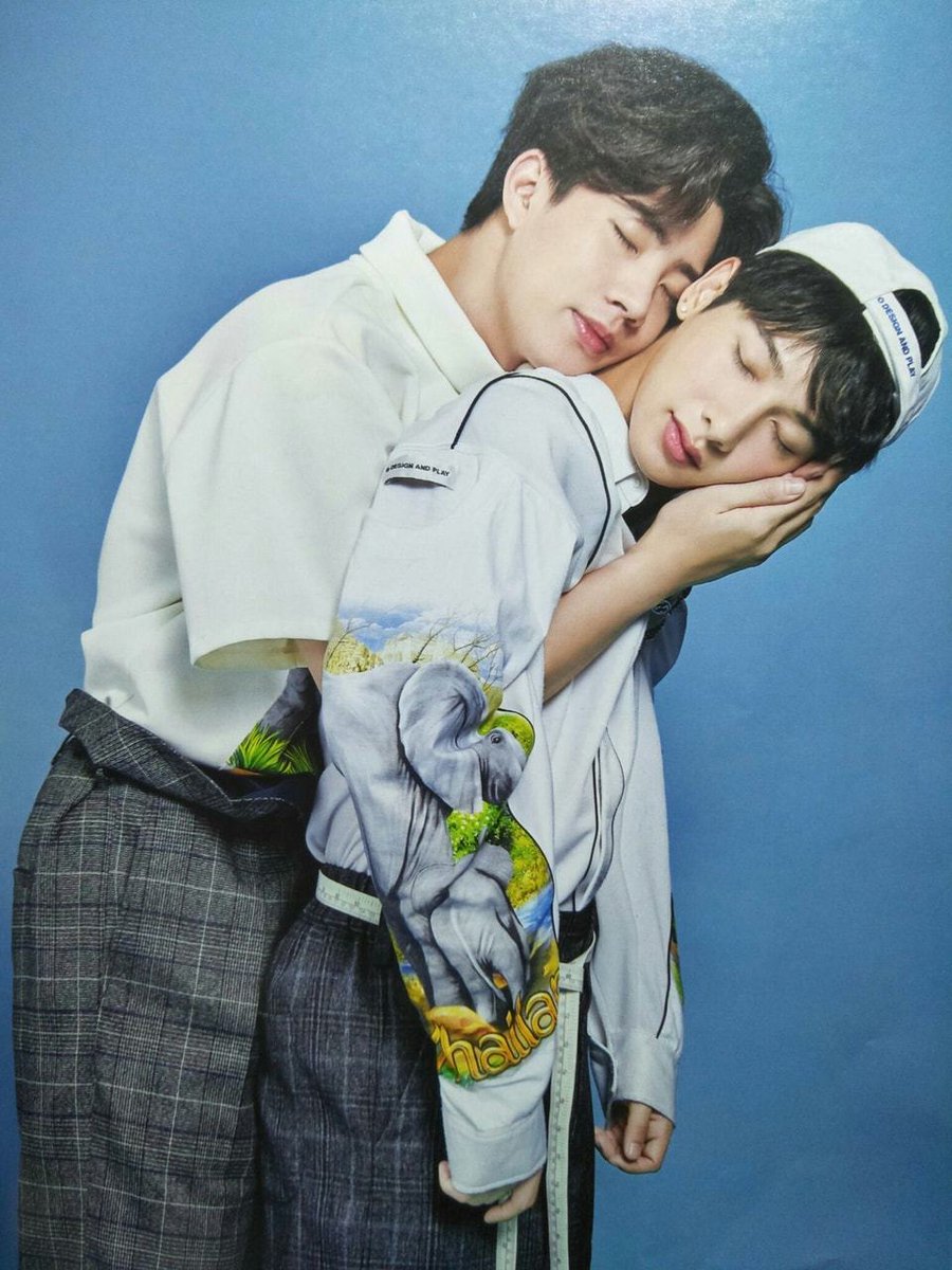 BLworld_fandom's tweet photo. One compkiments the other...
That's our OTP!
#TheoryOfLoveTheSeries
#OffxGun https://t.co/O4UyuiIwSs