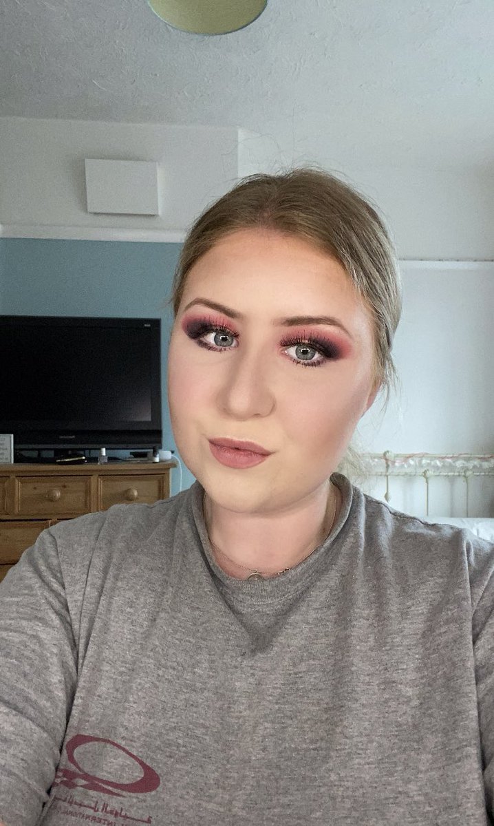 MakeupBySLG's tweet photo. Uploaded this makeup look on igtv - check it out @slgbeauty #beauty #makeup #tutorial https://t.co/ouq6pL3WwO