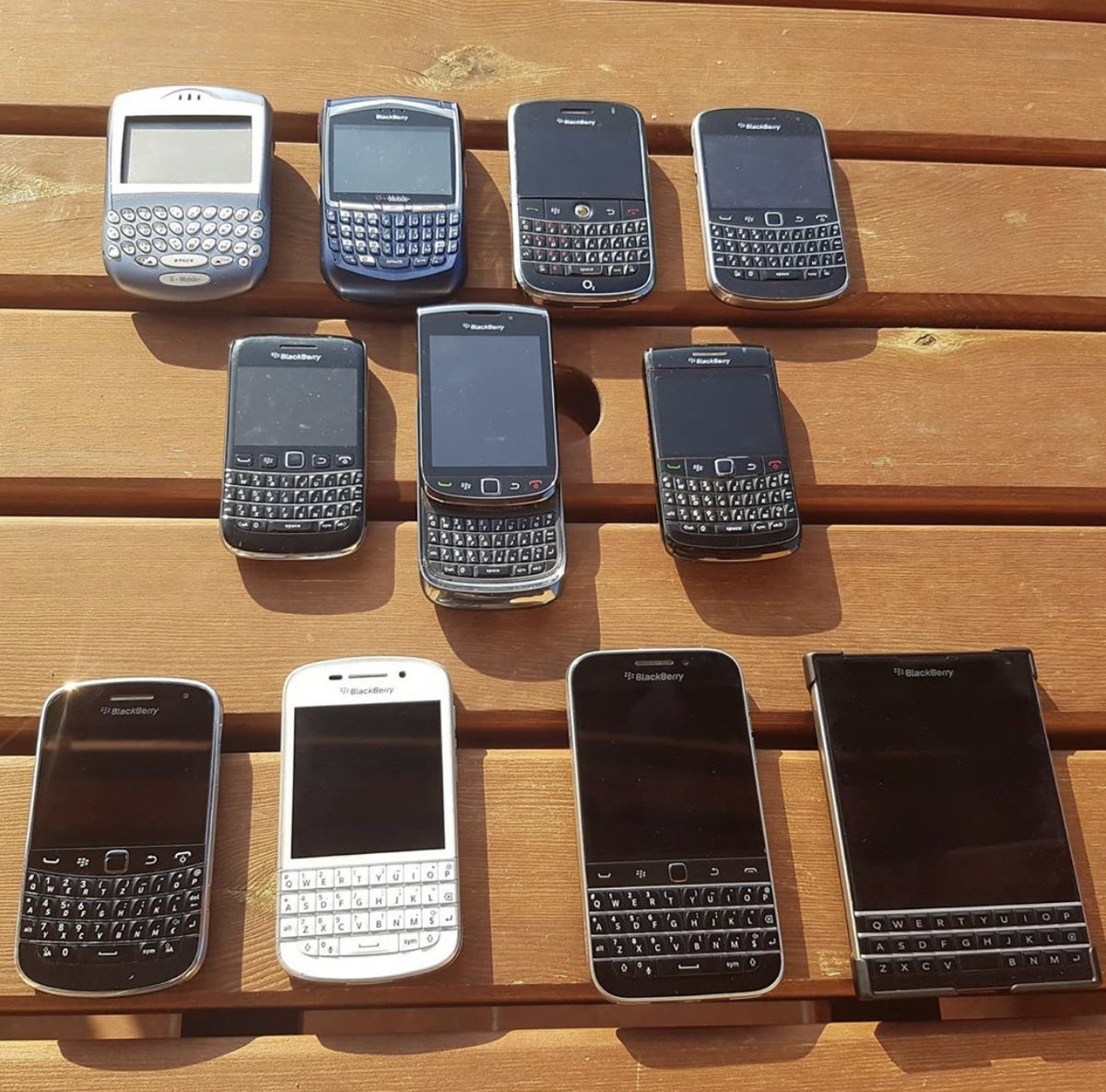 GoTalkUSA's tweet photo. The #BlackBerry Family ๐ช #siblings #blackberrymobile #blackberrybold #blackberryclassic #blackberry6510 #blackberrycurve #blackberrykey2 #blackberrykey1 #blackberrycollection #bbm https://t.co/DSyh8YtEGT