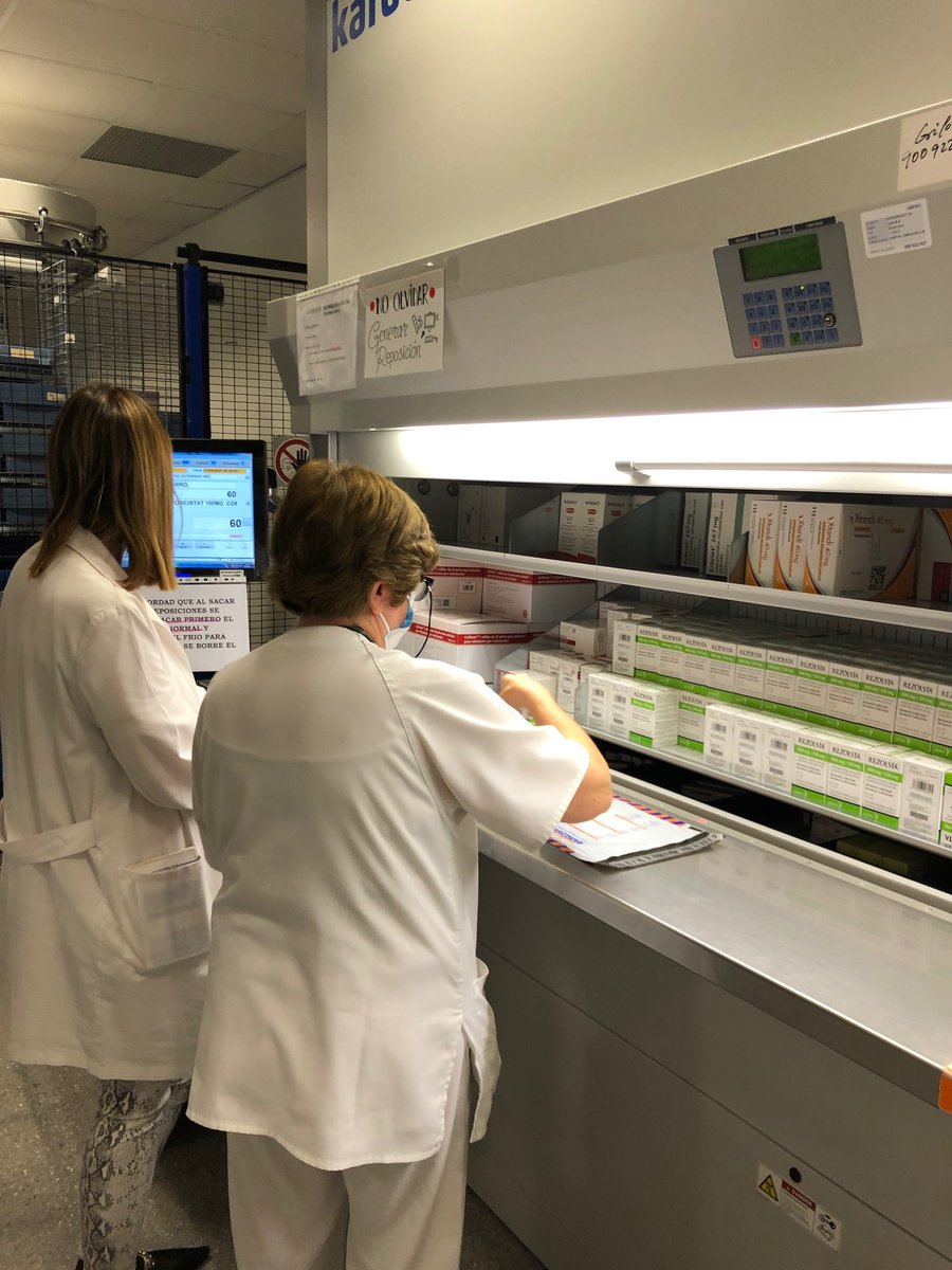 ugcfarmaciagr's tweet photo. 1 Diario de fin de la pandemia de @ugcfarmaciagr @clinicogranada Hemos realizado envío de medicamentos al domicilio de 3346 pacientes con enfermedades graves que no se han tenido que desplazar al hospital @safh_info @sefh_ https://t.co/Vqp0NaqkzM