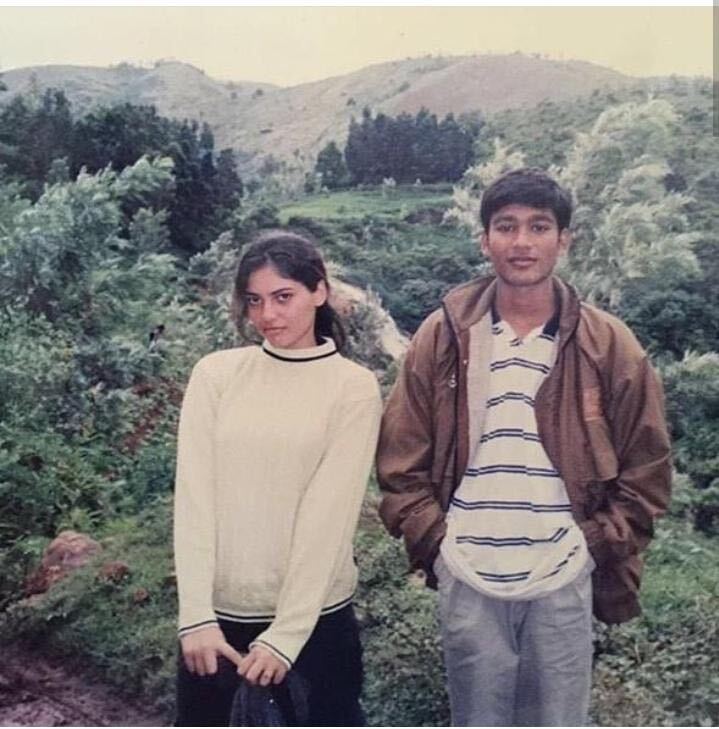 iamvickram's tweet photo. I'm really happy to share tis pic bcoz tis one took me back to 2002, when I met #Dhanush &amp; Sherin first time in our village Uyilatty for the song shoot. Myself, friends bot peanuts &amp; shared with them. Also presented flowers to #Sherin #18yearsofdhanushism Unforgettable memories! https://t.co/zeJ2F4nfTE