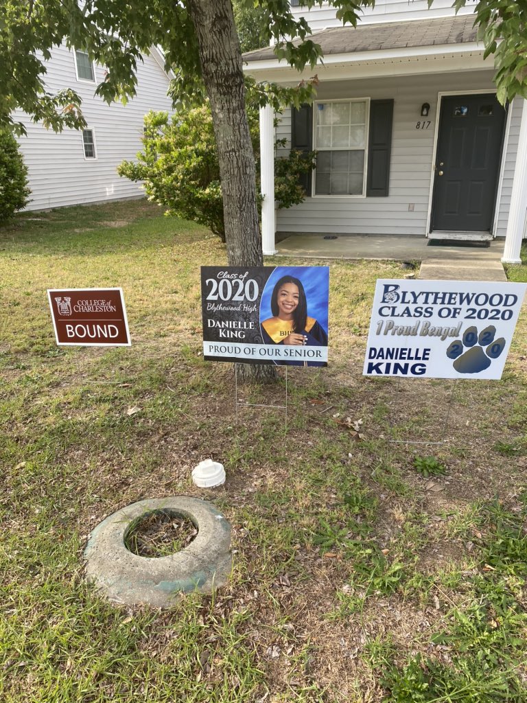 hedrick43's tweet photo. Yard sign delivery a success #ClassOf2020 @1ProudBengal @blythewood_sbo https://t.co/5fhtxPmatn