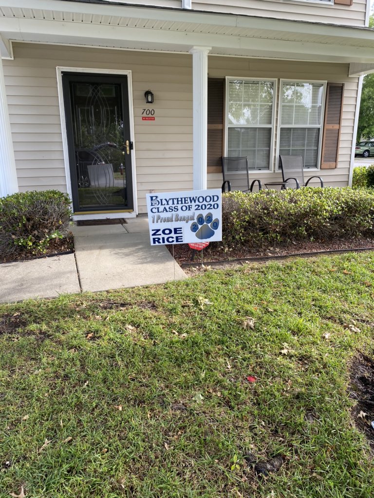 hedrick43's tweet photo. Yard sign delivery a success #ClassOf2020 @1ProudBengal @blythewood_sbo https://t.co/5fhtxPmatn
