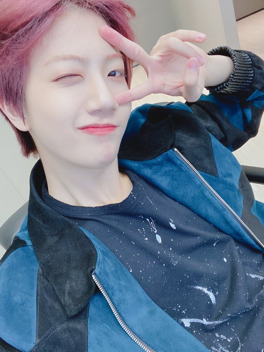 CRAVITY_twt's tweet photo. 우리 러브하는 러비티!! 원지니에여! 오늘 깜짝 선물 어땠어요??🧐러비티 줄려고 연습했G~😆 깜짝놀랐죠? 감동받았죠?? 아니라구요? 아라떠요~ㅋㅋ #왠지모르게 #자꾸쓰고픈 #아라떠요 #이유없을무 #힣 https://t.co/42rdZI30jK