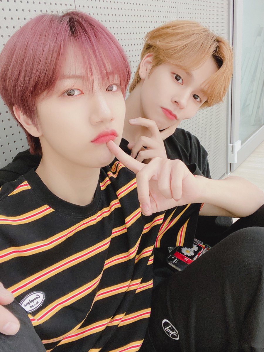 CRAVITY_twt's tweet photo. 우리 러브하는 러비티!! 원지니에여! 오늘 깜짝 선물 어땠어요??🧐러비티 줄려고 연습했G~😆 깜짝놀랐죠? 감동받았죠?? 아니라구요? 아라떠요~ㅋㅋ #왠지모르게 #자꾸쓰고픈 #아라떠요 #이유없을무 #힣 https://t.co/42rdZI30jK