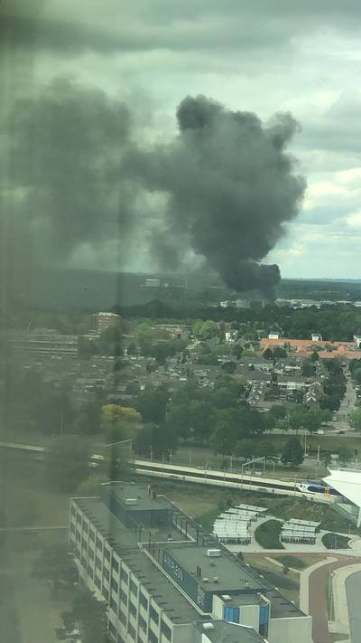 Grote brand bij autobedrijf op industrieterrein in Nijmegen ..