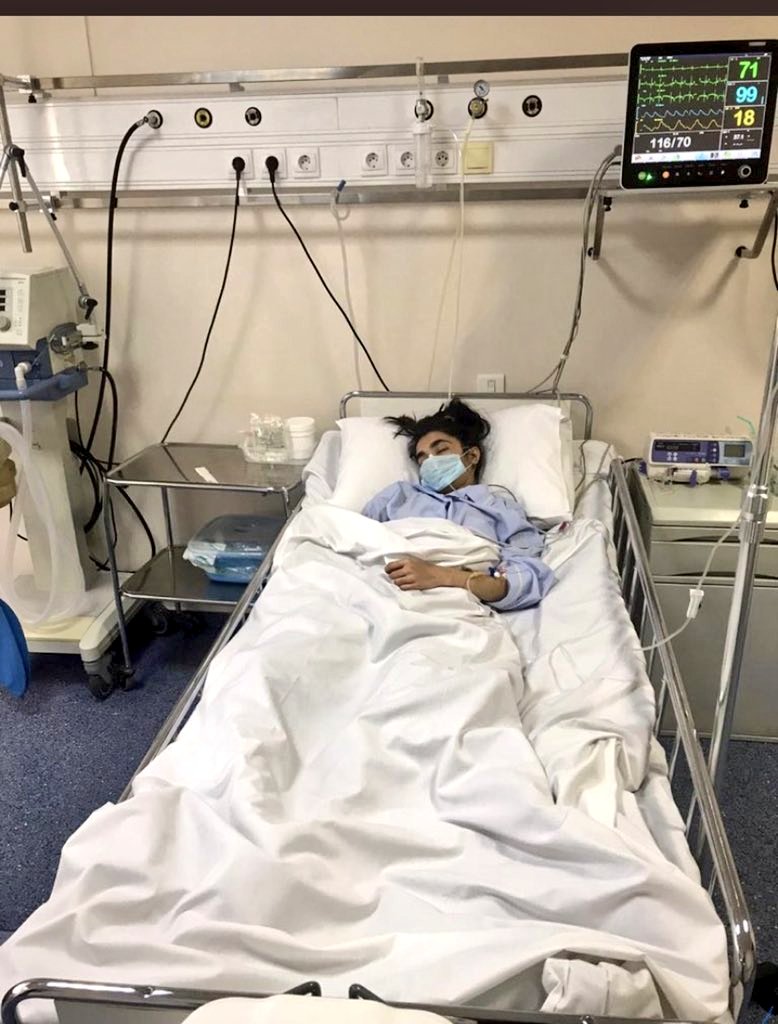 DrSunilKumar_'s tweet photo. प्रियंका गांधी @priyankagandhi जी गुजरात की बेटी भूमि चौधरी जो MBBS की छात्रा है अर्मेनिया में ज़िंदगी और मौत से लड़ रहे है आप एयर एंबुलेंस की व्यवस्था करके उसको बचाएं डॉक्टर्स ने भारत वापस भेजने का सुझाव दिया है आपसे आशा है वह बहुत ही गंभीर स्थिति में है #SaveBhoomiChaudhary https://t.co/BF0JZDvxSI