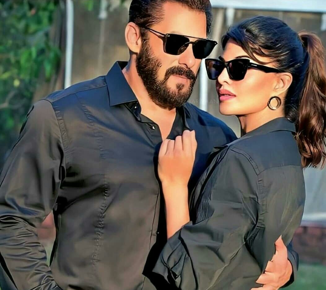 i_yogesh22's tweet photo. 1 MILLION LIKES For #TereBina Song!

#TereBina Sung By #SalmanKhan Completes Record 1 MILLION LIKES On YouTube In Just 30 Hours!

#SalmanKhan's "10th YouTube Video" To Hit 1 MILLION LIKES, Most For Any Indian Actor Ever! Another #AllTimeRecord! 👏
. https://t.co/zpe5dGKu0B
