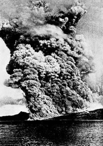 En 1902 un événement majeur va survenir, la grande éruption de la Montagne Pelée ! Le "petit Paris des Antilles" n'est plus, la ville de Saint Pierre est totalement rayée de la carte