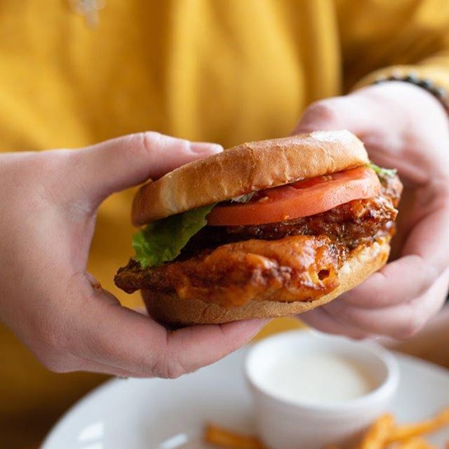 A mid-week lunch that'll kick you into the weekend -- The Five Pepper Chicken Sandwich, with chipotle mayo and 5-pepper hot sauce on a toasted brioche bun. #sunnystreetcafe #lunch