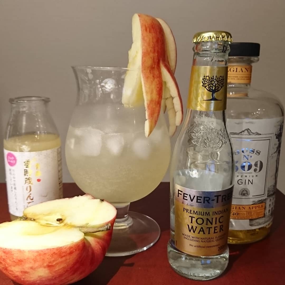 TokusenL's tweet photo. Golden Bomber!

Buss No509 Belgian Apple 50ml
Jona Gold Apple Juice 50ml
Tonic Water 100ml
Jona Gold Apple

#BUSSNO509
#ジョナゴールド
#gintonic 
#ジントニック
#青森
#juniper
#goldenbomber
#おうち時間
#stayhome
#ゴールデンボンバー
#fevertree https://t.co/ZNrMXiLew8