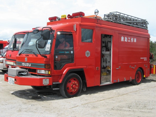 金ちゃん 大阪特殊車体工業 على تويتر 時代がようやく俺たちに付いてきた とも言えるようなバス型救助工作車のパイオニア 堺市消防の 救助工作車 救助工作車 消防車