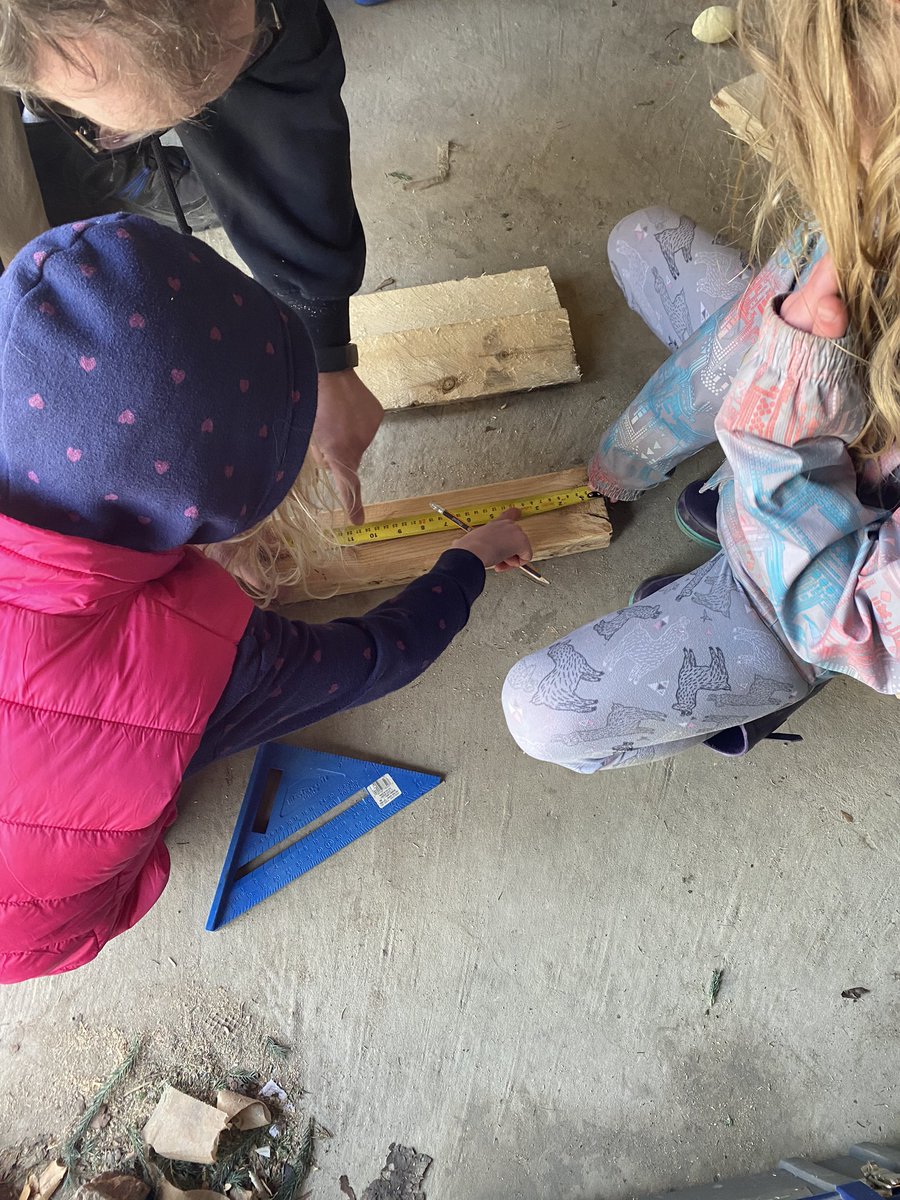 sarahbeitz's tweet image. Great progress on the family project last week. We learned measuring, cutting, and hammering. @SCDSB_Schools #distancelearning #skills #familyproject