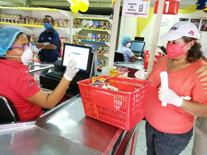 MaraimaWilliam's tweet image. #EnAnzoátegui | Desde el  módulo de Mercal &quot;Boyacá II&quot; se atienden diariamente a las  familias del populoso sector Barcelones con diferentes rubros de la cesta básica #MáximaProtección