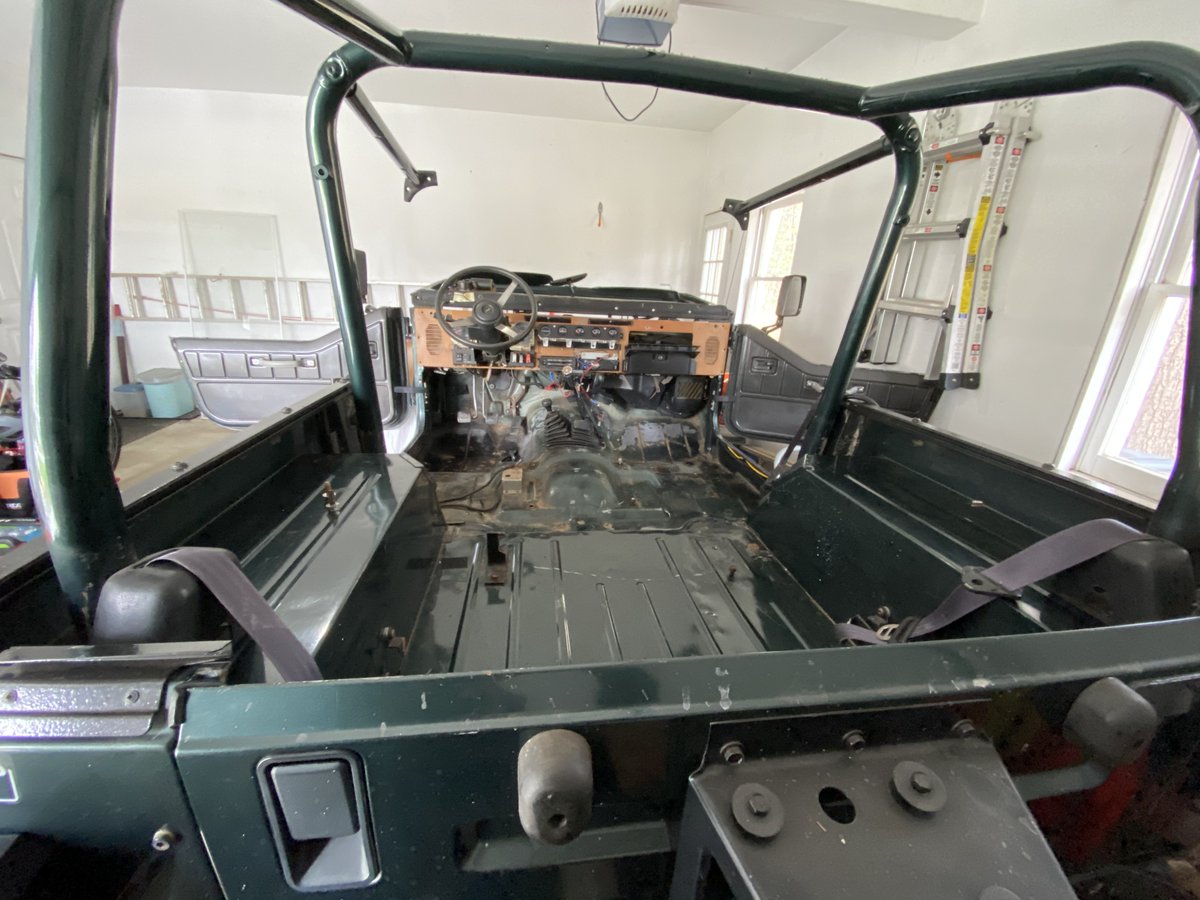 segoetsch01's tweet photo. What do you do when your not #workingfromhome during a pandemic #StayAtHomeChallenge   I decided to do a total interior #rehab of my 1994 #jeepwrangler @Jeep https://t.co/OPmVdPr2pe