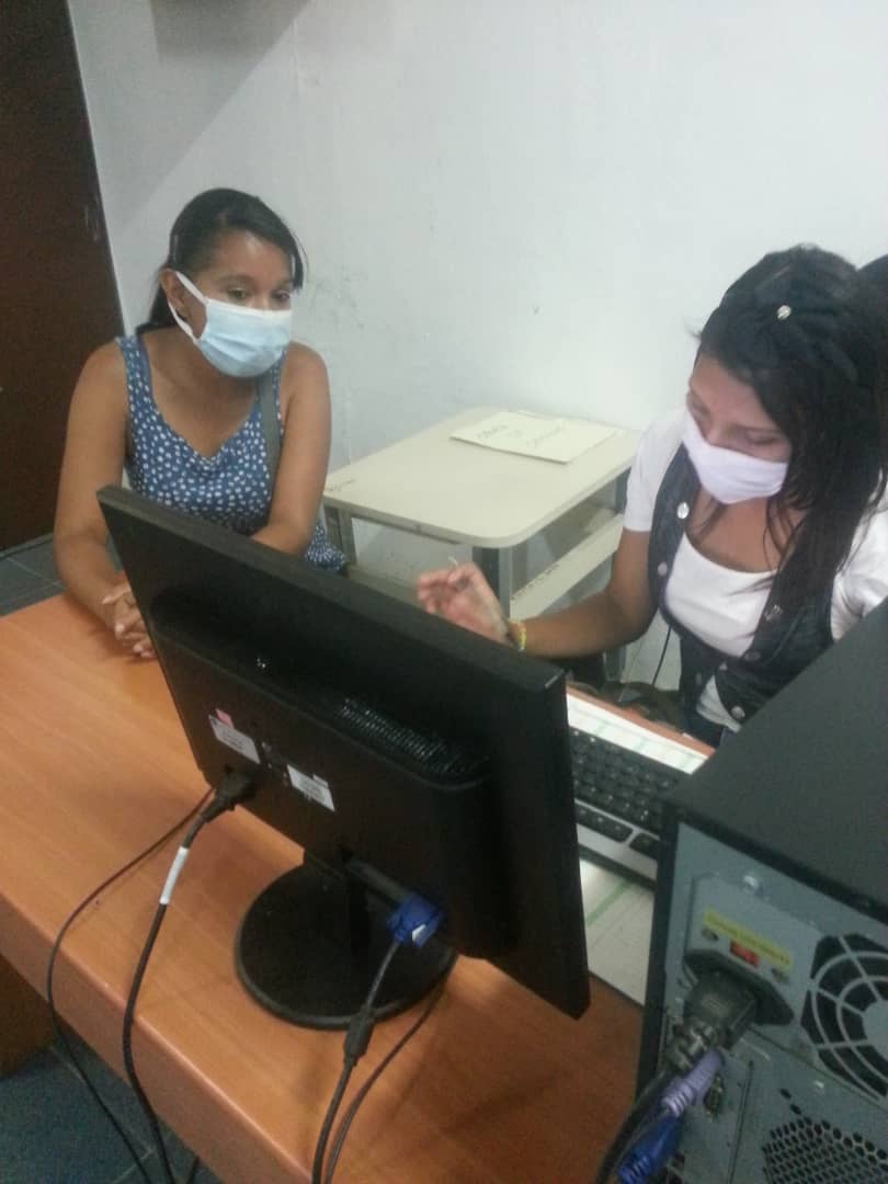 eglisdiaz's tweet photo. U.E. INCES GUÁRICO, Vocera Activista del Consejo Estudiantil, apoyando y orientando a sus compañeros en el proceso OPSU @WuikelmanAngel , @BachillerINCES , @pueblooprimido,@JosePalomoMunoz.@circuital_red ,@ariselamedina ,@psuvaristobulo,@UniEduInces,@jucerod,@MPPEDUCACION https://t.co/J2WoRDIcV9
