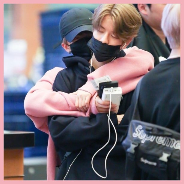 +airport  #SEUNGBIN are the cutest