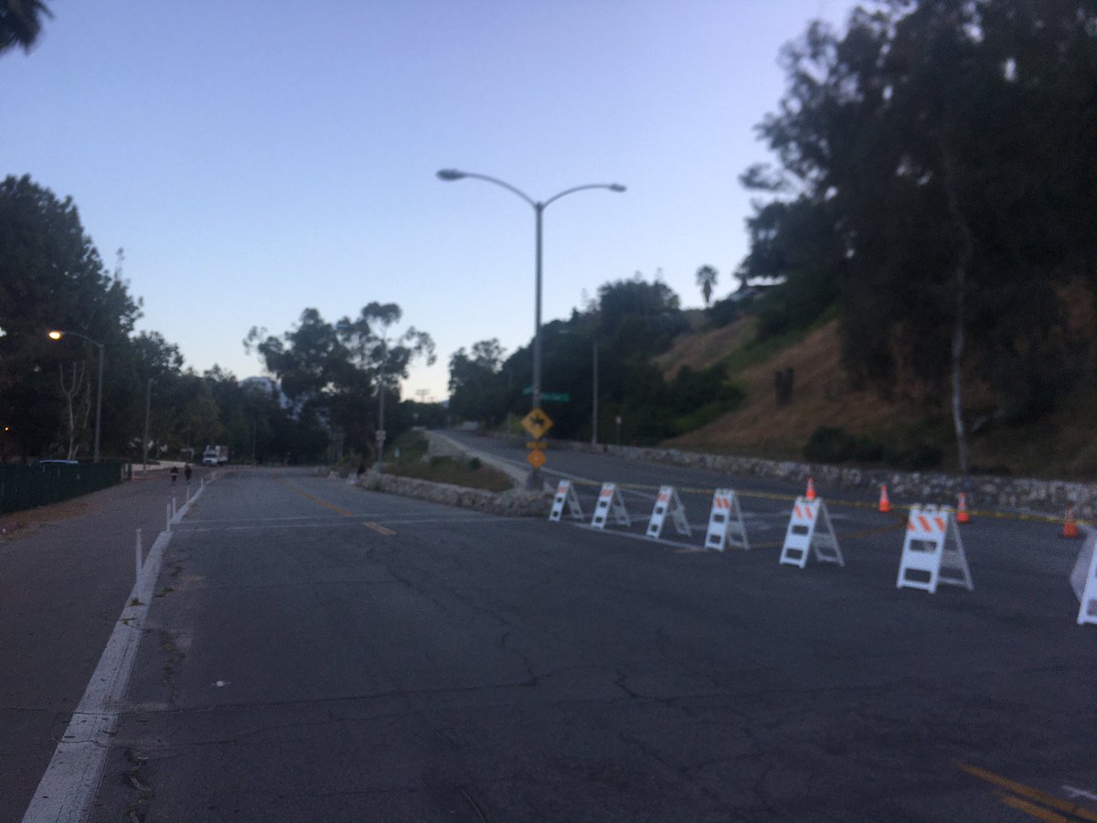 The Rose Bowl Loop in #Pasadena has officially reopened for people to walk, jog, bike, scoot, etc with more space for social-distancing. Vehicle traffic is limited north/east sides to local trips. Just remember to bring your mask! 😷👟🛴🚲